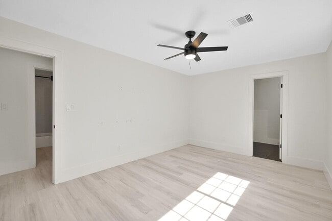 Building Photo - 6026 Willowbend Blvd