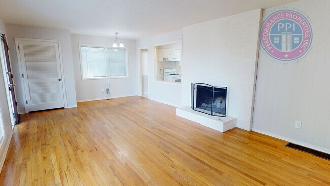 Building Photo - Lake Oswego/ Palisades - Hardwoods, Finished Daylight Basement with Bonus Rooms, Pet Friendly