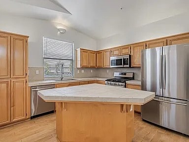 Building Photo - 1075 Esparanza Way