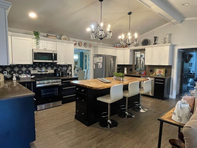 Building Photo - Shelby Twp Custom Ranch- 3 Bedrooms, 2 Bat...