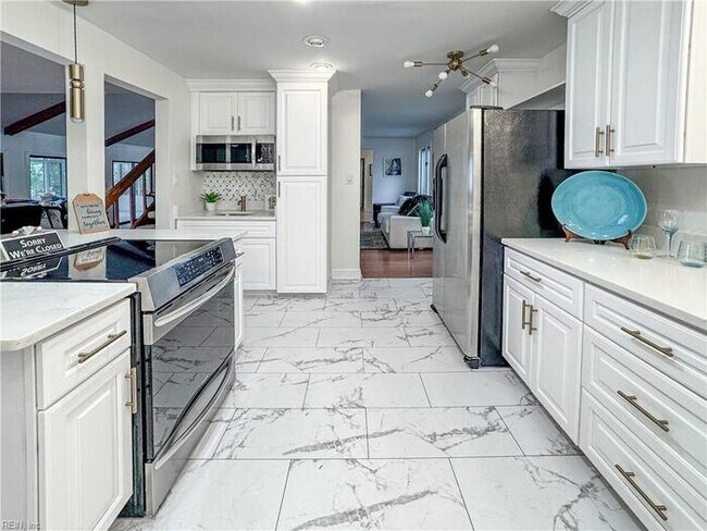 Building Photo - WATERFRONT 5 BEDROOM/4 BATH IN VIRGINIA BEACH! READY FOR RENT!!