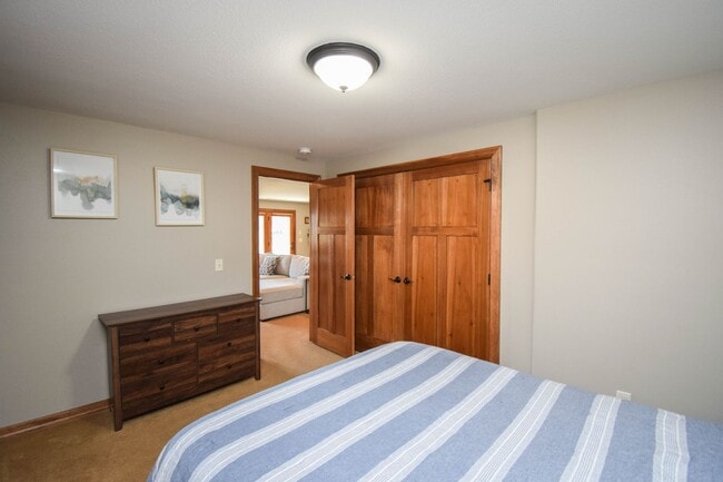 Building Photo - 2204 S Silverthorne Ave