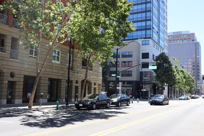 Building Photo - Spacious Downtown Condo