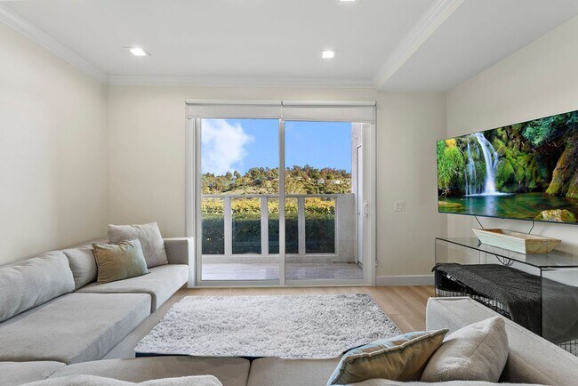 Building Photo - COMING SOON - Beautifully Updated 2 Bed/2 Bath Condo with Views!