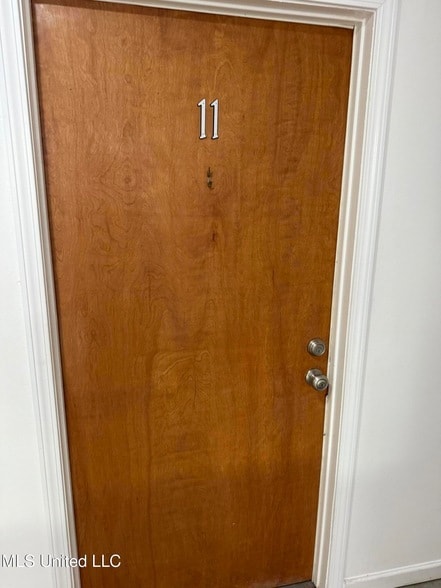 Building Photo - 212 E 2nd St