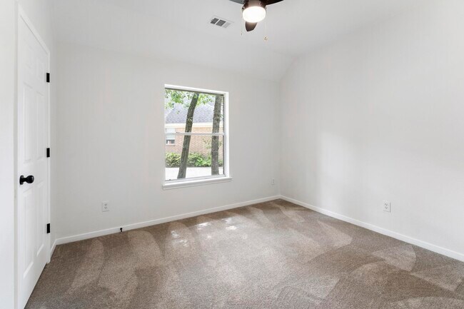 Building Photo - 54 Legend Mill Ct