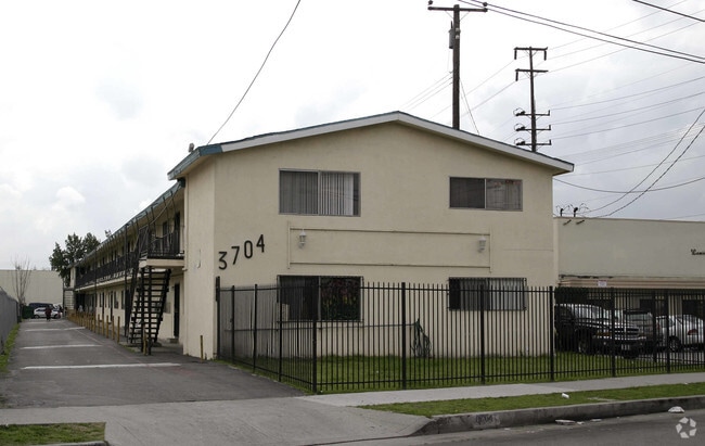Building Photo - 3704 Cypress Ave