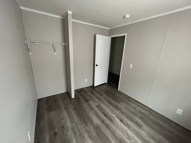 Building Photo - 666 Ascot Cir