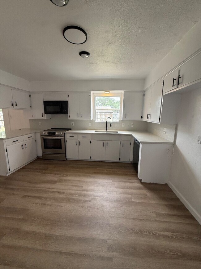 Building Photo - 4617 Cobblestone Ln