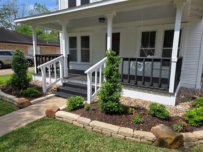 Building Photo - 1523 Avenue C