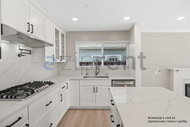 Building Photo - 1723 Laine Ave