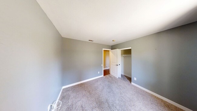 Building Photo - Beautiful 4 Bedroom 2 Bathroom House in Be...