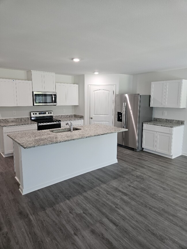 Building Photo - 35434 Grovemont Dr