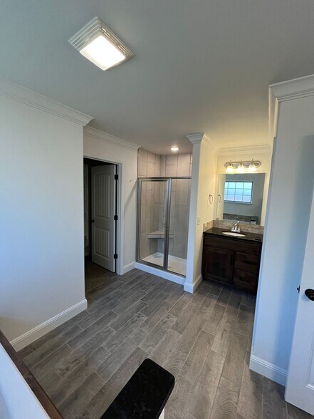 Building Photo - 380 Fox Cir