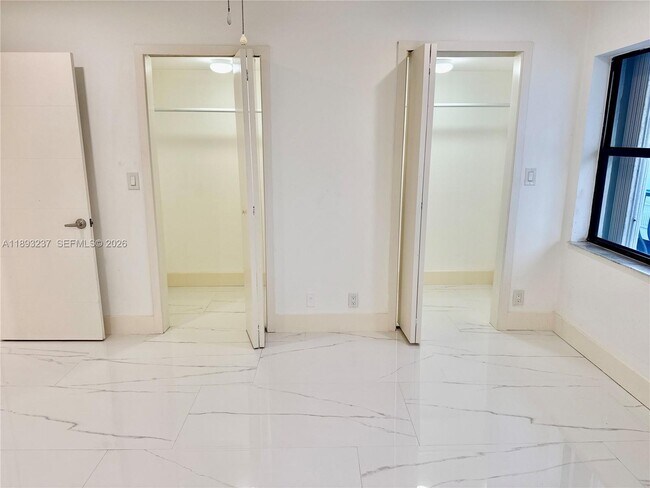 Building Photo - 5415 Collins Ave