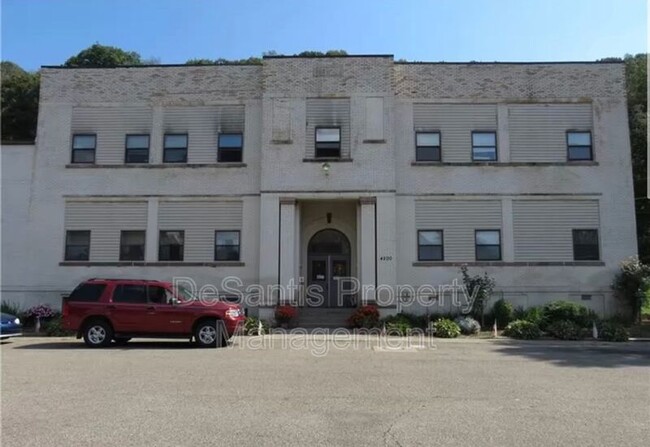 Primary Photo - 4200 Arnold Ave