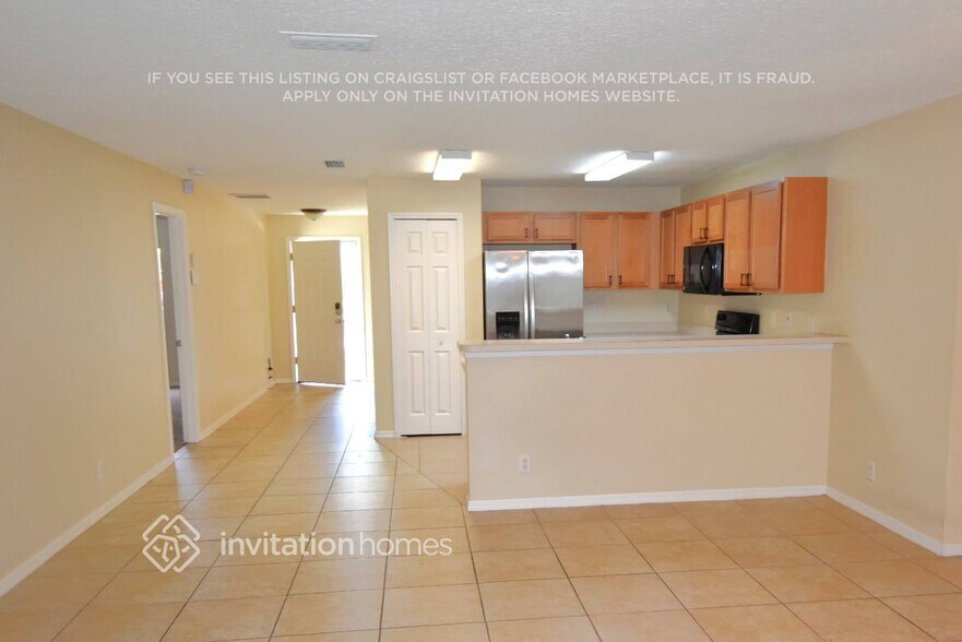 Building Photo - 2321 SW Kent Cir