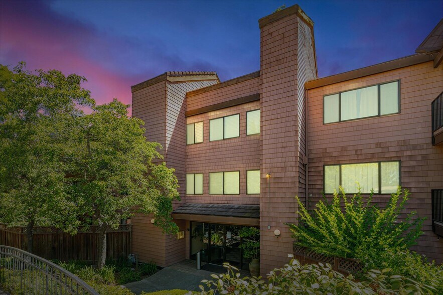 Building Photo - 25700 University Ct