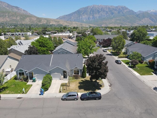 Building Photo - 1410 N 550 W St