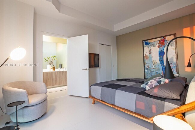 Building Photo - 501 NE 31st St