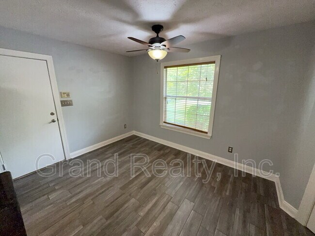 Building Photo - 5212 Jim Dandy Ln