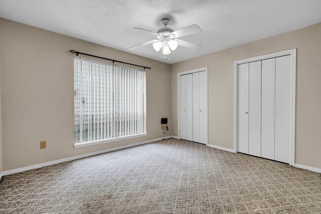 Building Photo - 284 Colonial Ct
