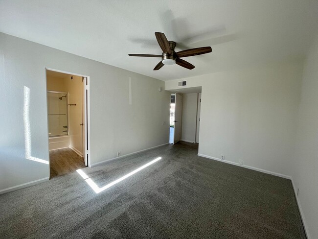 Building Photo - AVAILABLE NOW!!! 2 Bedroom 2 Bathroom Remo...