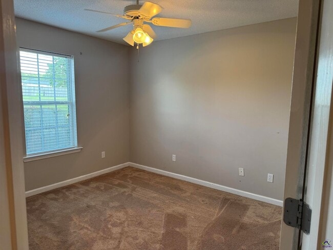 Building Photo - 105 Windmill Court