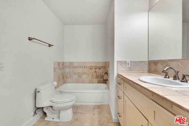 Building Photo - 11789 Montana Ave