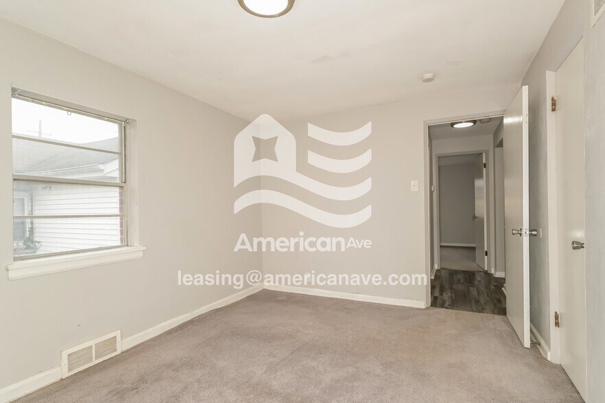 Building Photo - 6949 Pasadena Blvd