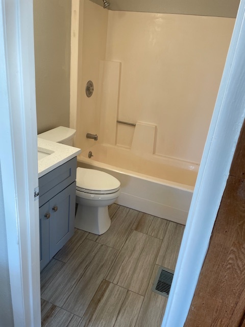 main floor bathroom - 198 Blue Gill Dr