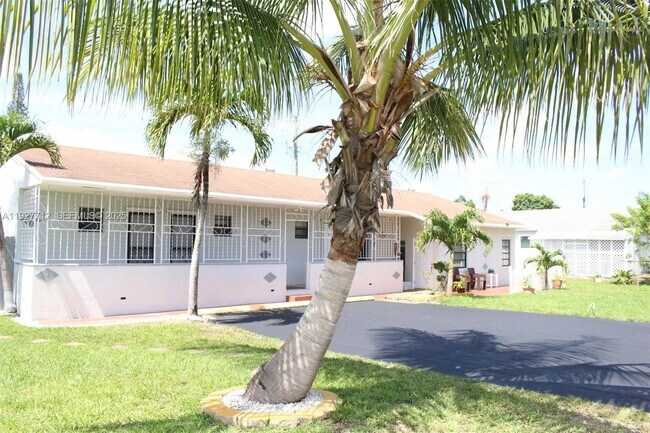 Primary Photo - 5849 Wiley St