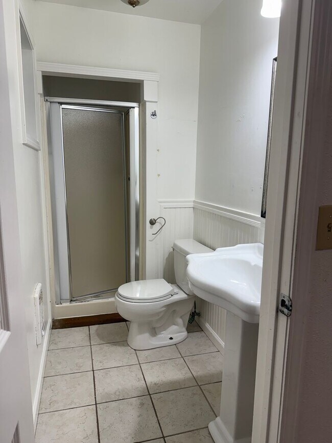 Building Photo - 6404 W Beech St