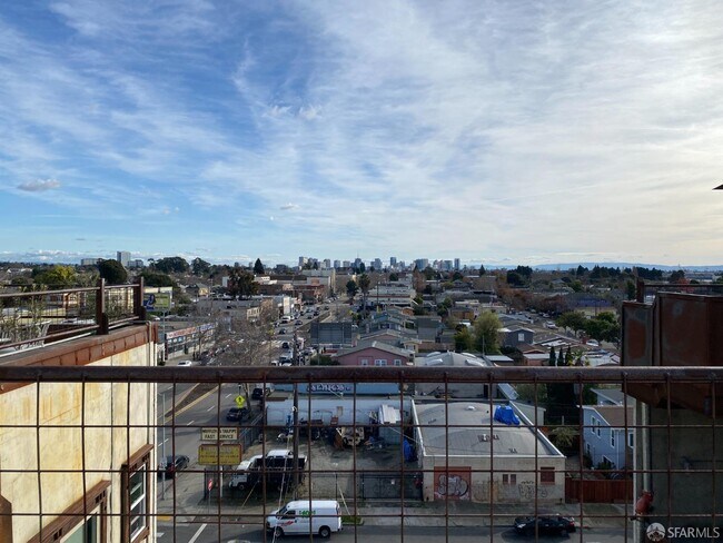 Building Photo - 6105 San Pablo Ave