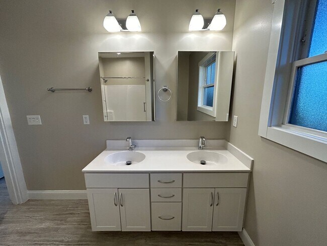 Building Photo - Downtown - Contemporary Apartment minutes ...