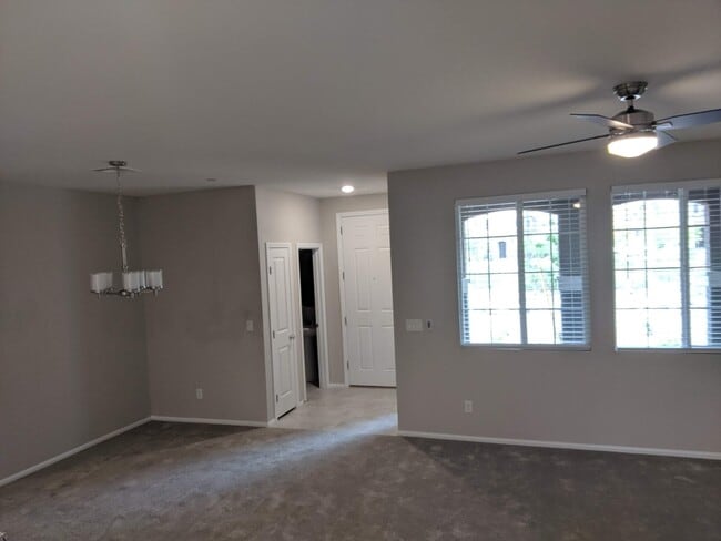 Building Photo - 2860 Alenga St