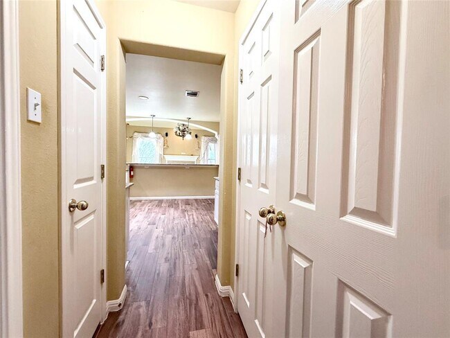 Building Photo - 3916 Bonnie Ln