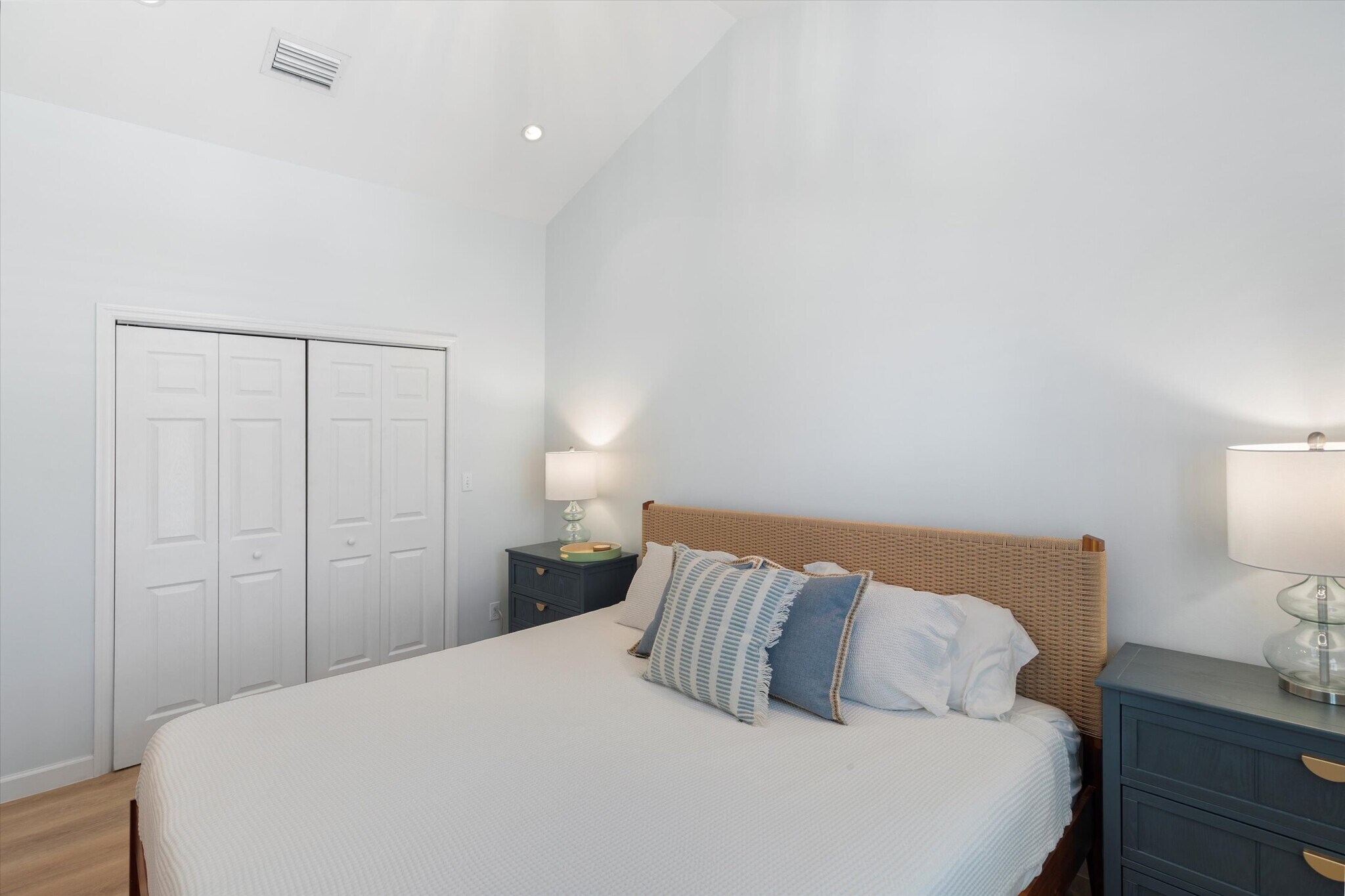 Building Photo - 634 Louisa St