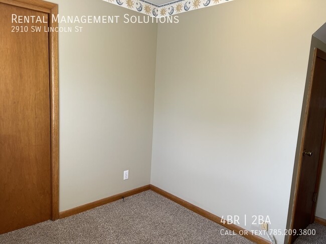 Building Photo - 2910 SW Lincoln St- 4 BED/2 BATH