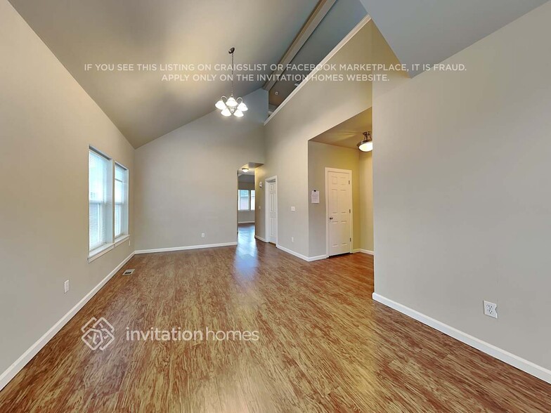 Building Photo - 521 50th St SE