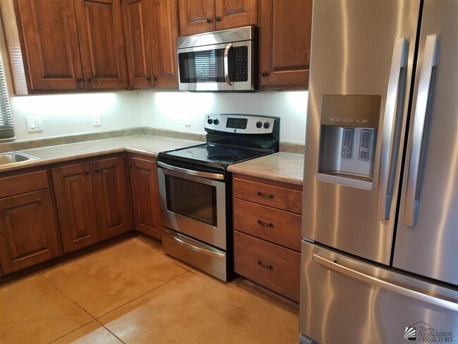 Building Photo - 14743 S Blanco Ave