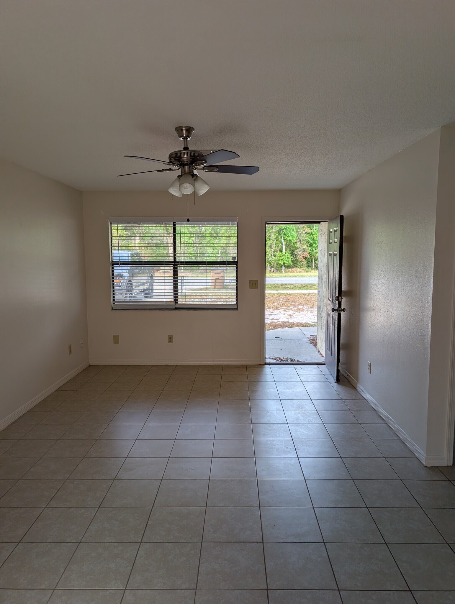 Building Photo - 371 NW Lake City Ave