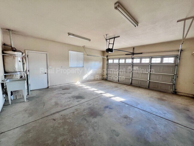 Building Photo - 5705 E Erin Ave