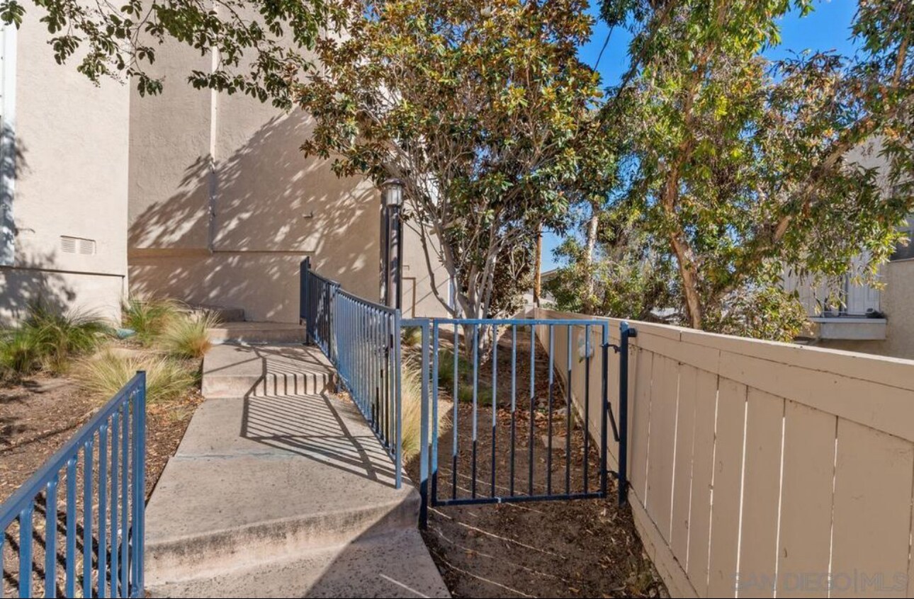 Dog run - 5653 Riley St