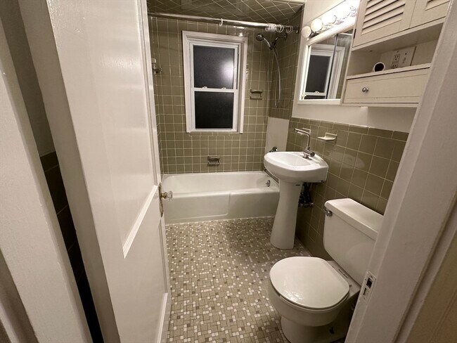 Building Photo - 44 Morton St