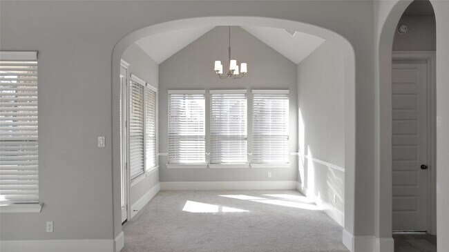 Building Photo - 16807 Hemlock Grove Dr