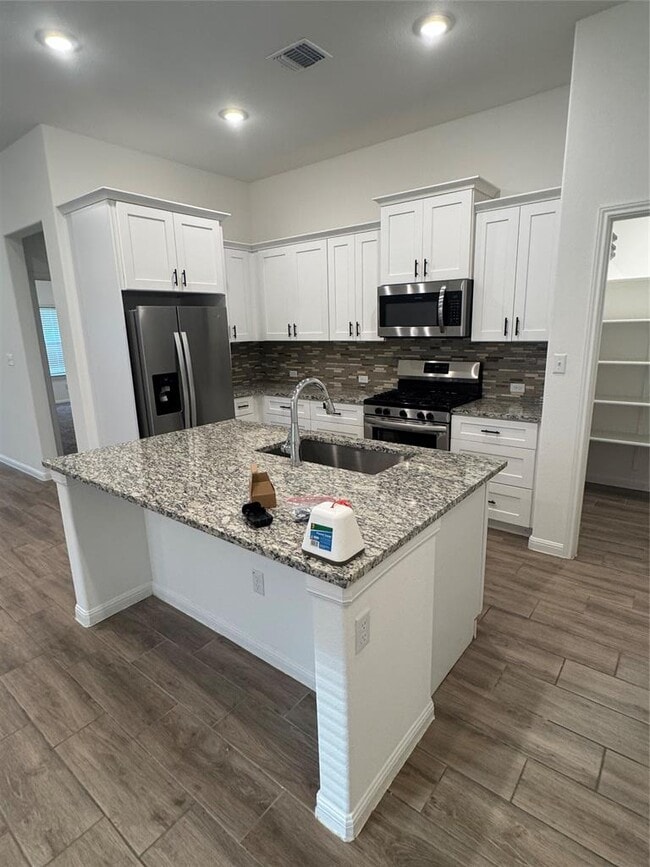 Building Photo - 113 Caterpillar Ln