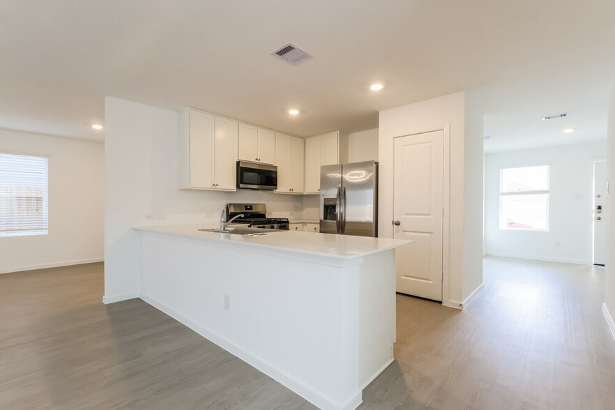 Building Photo - 325 Woodland Hills Dr