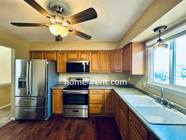 Building Photo - Beautiful, Split-Level Olathe Home w/ Stainless Steel Appliances and a Finished Basement!
