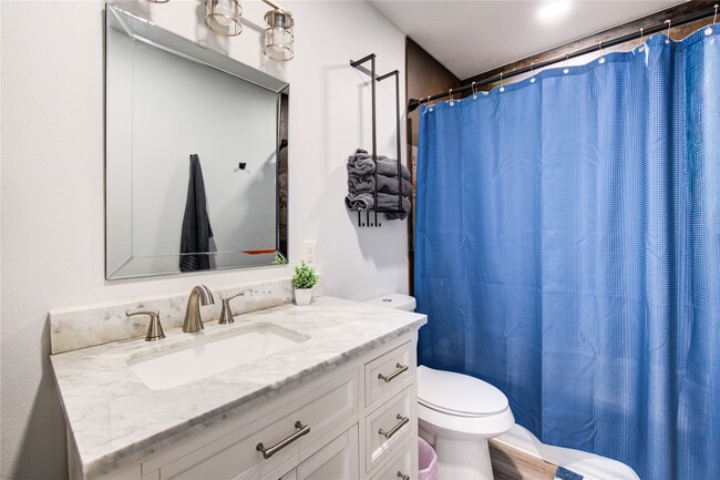 Building Photo - 4049 Lucille St